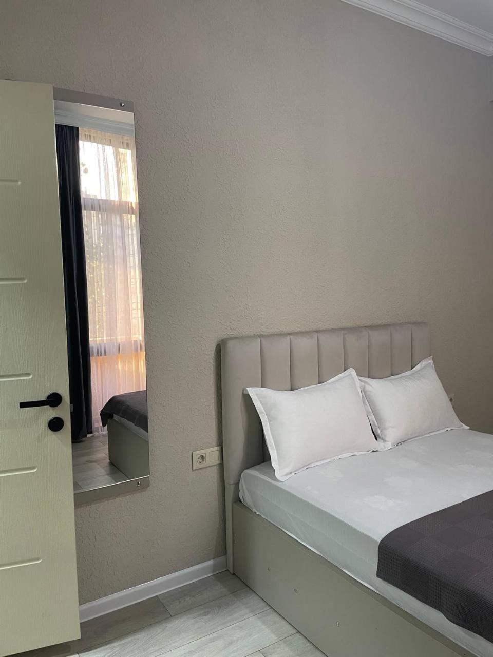 Guest House Nima Кутаиси Екстериор снимка