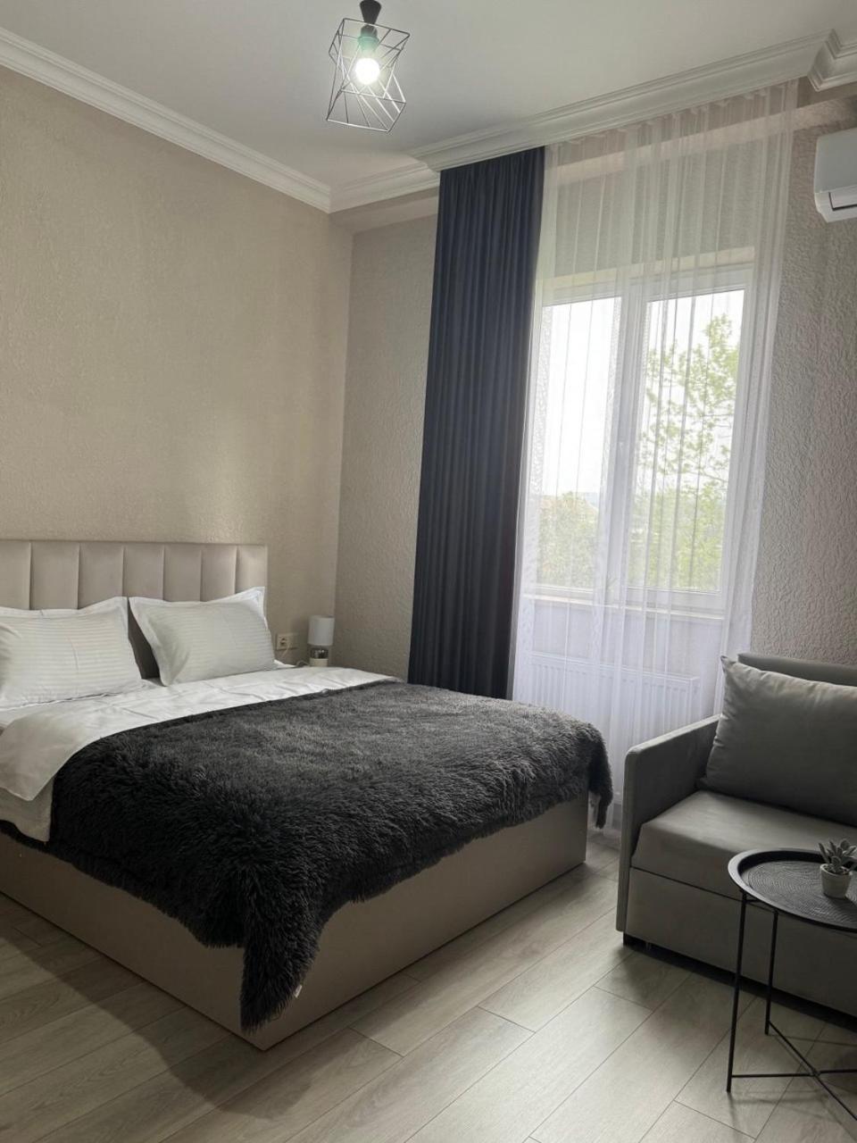 Guest House Nima Кутаиси Екстериор снимка